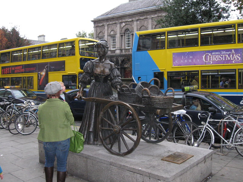 Molly Malone Statue